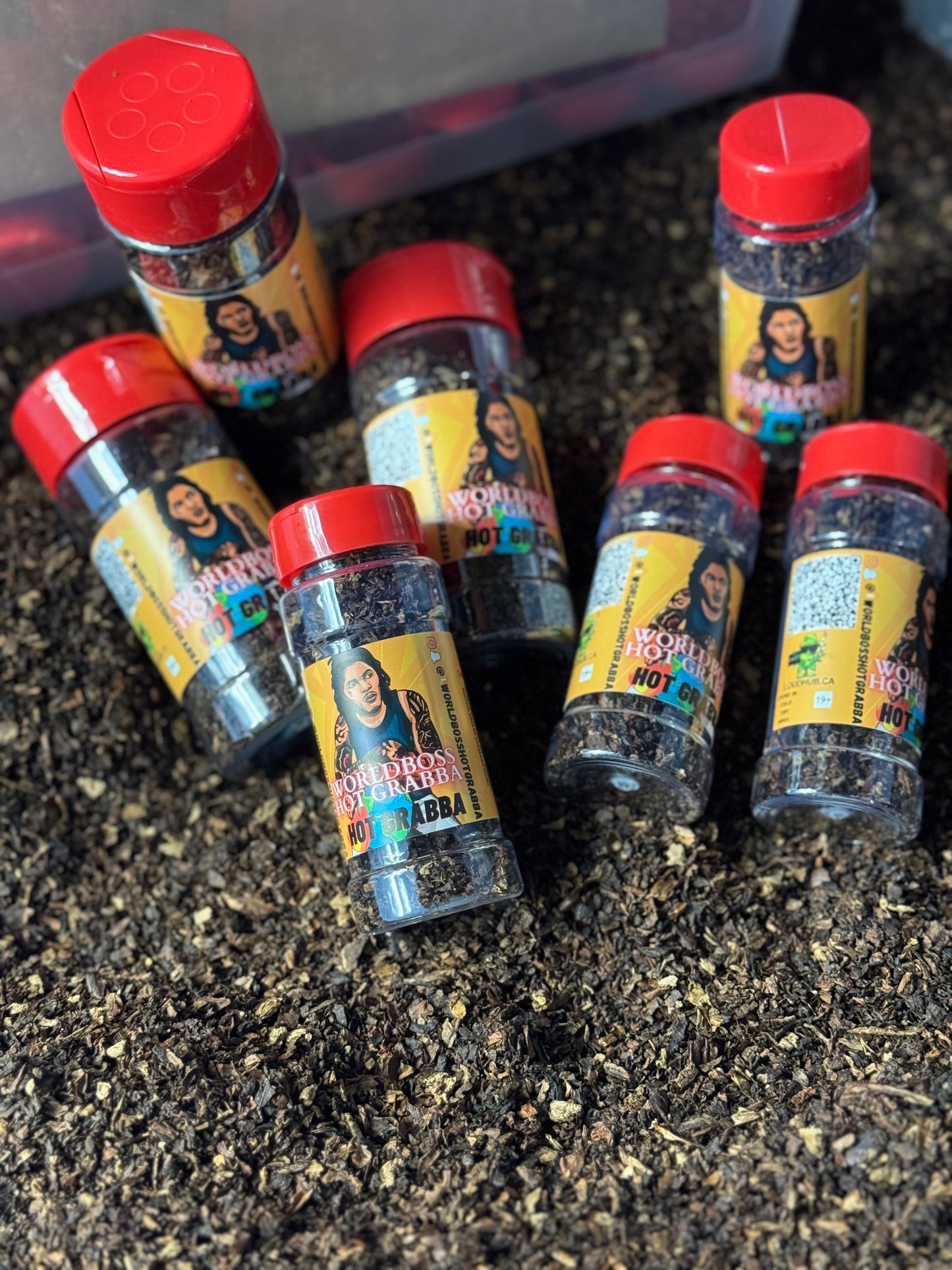 FULL BOX OF 48 WORLD BOSS HOT GRABBA SHAKERS